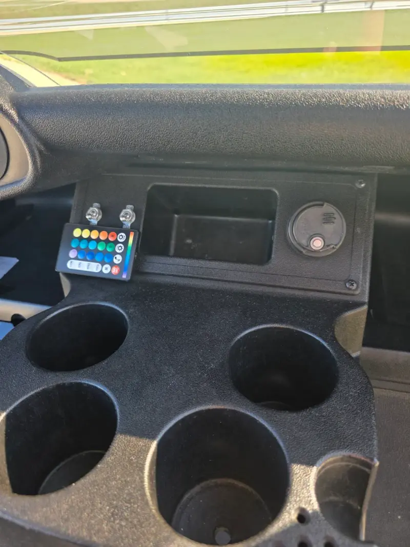 2018 E-Z-GO RXV thumb 2