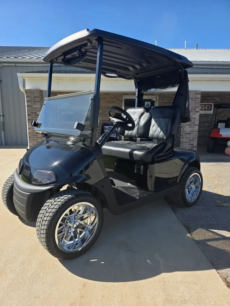 2018 E-Z-GO RXV photo 1