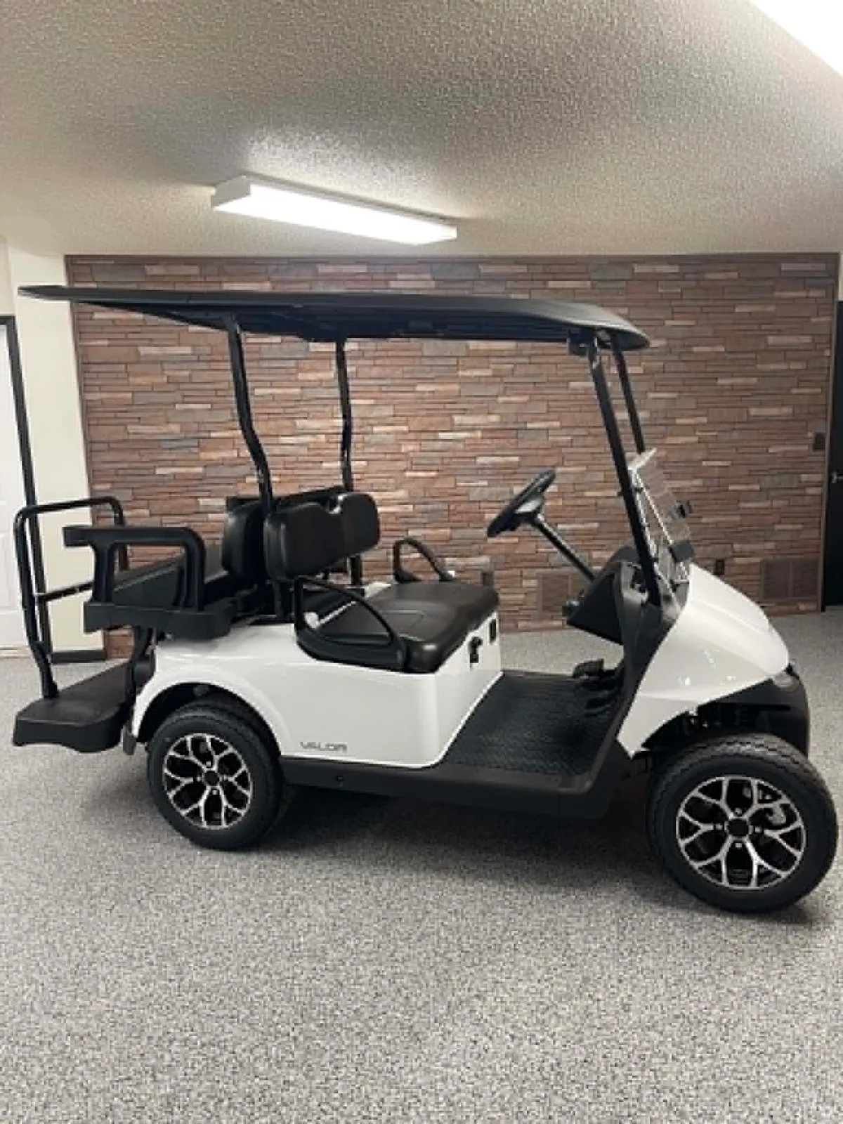 2027 E-Z-GO RXV 4 Valor S+ 13.5-hp Gas thumb 2
