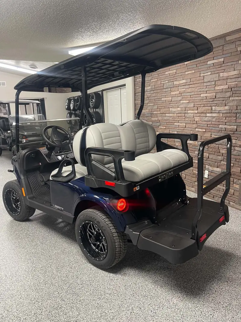 2027 E-Z-GO Liberty thumb 3