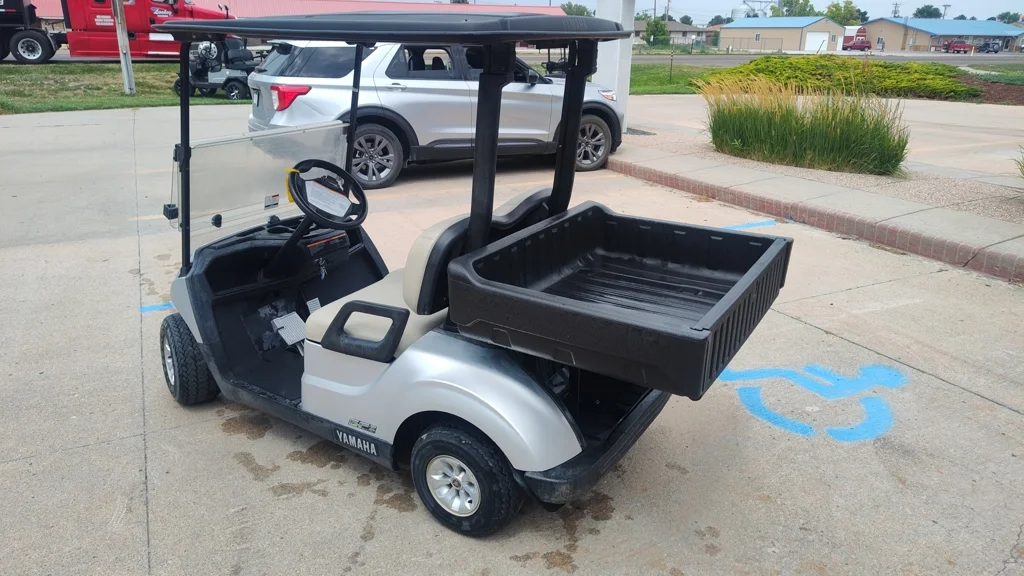 2018 Yamaha QuieTech Utility Golf Car thumb 3