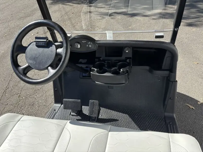 2021 E-Z-GO RXV thumb 4