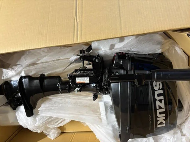 2026 Suzuki Marine Outboards 6hp Outboard Tiller Motor thumb 3