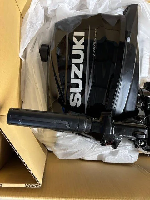 2026 Suzuki Marine Outboards 6hp Outboard Tiller Motor thumb 4