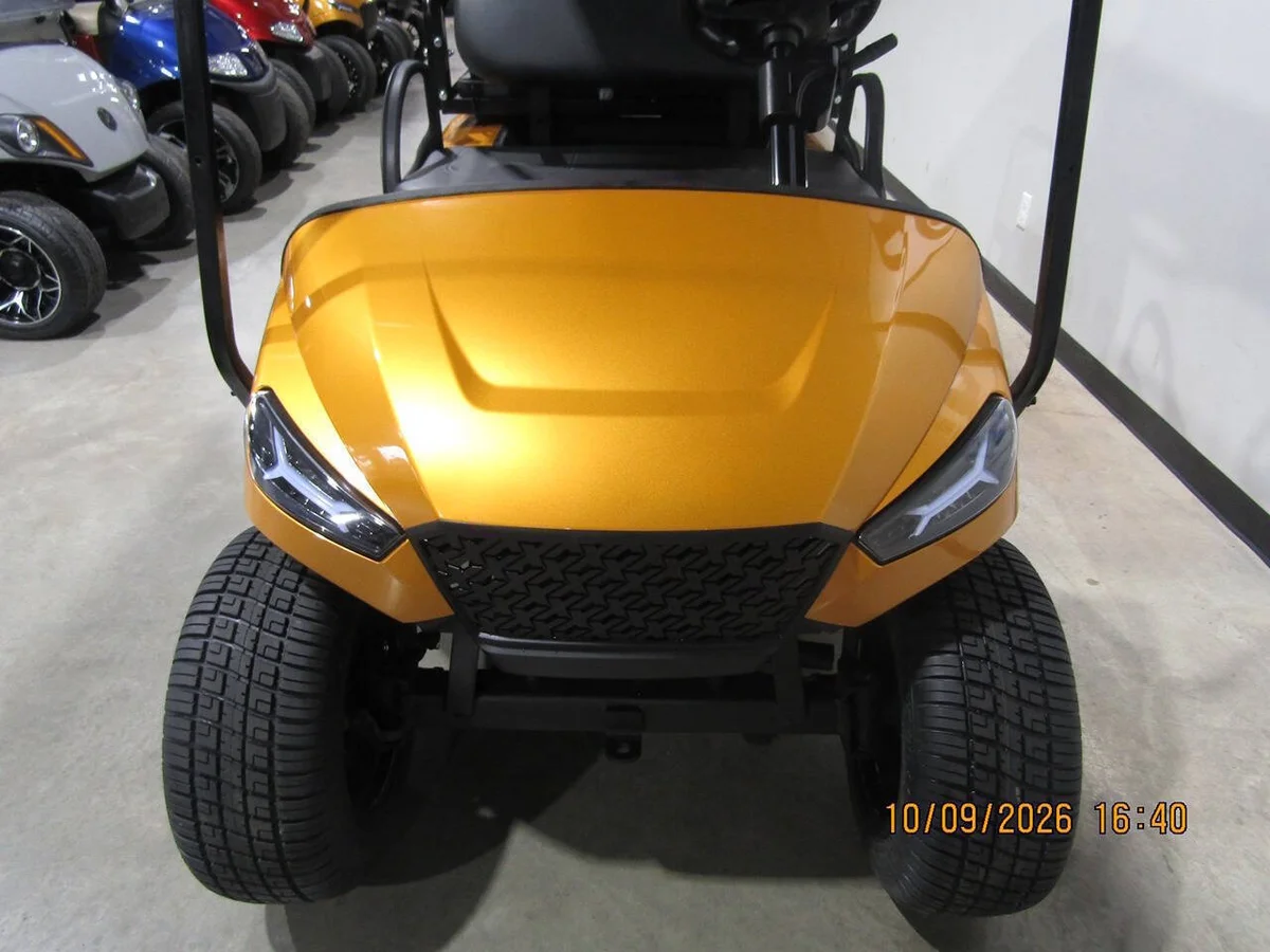 2020 E-Z-GO Storm Electric Custon 4-Seater golf cart thumb 3