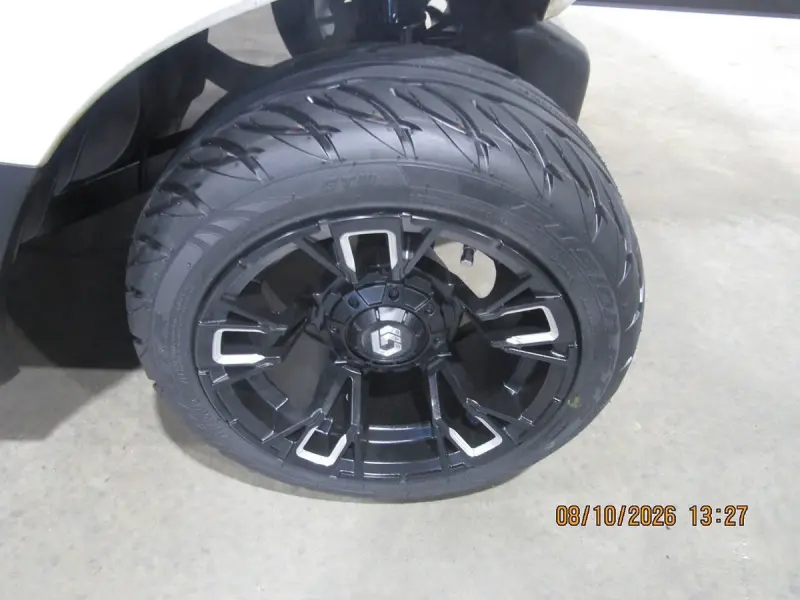 2022 Yamaha Drive Custom 4-Seater golf cart thumb 2