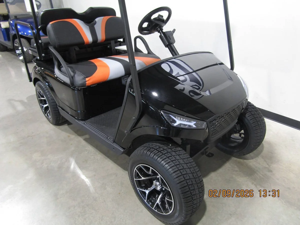 2020 E-Z-GO Storm Electric Custon 4-Seater golf cart thumb 2