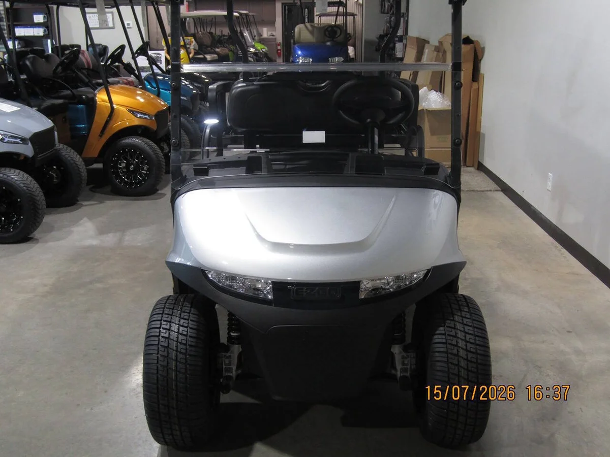 2027 E-Z-GO Valor 4 Passenger thumb 2