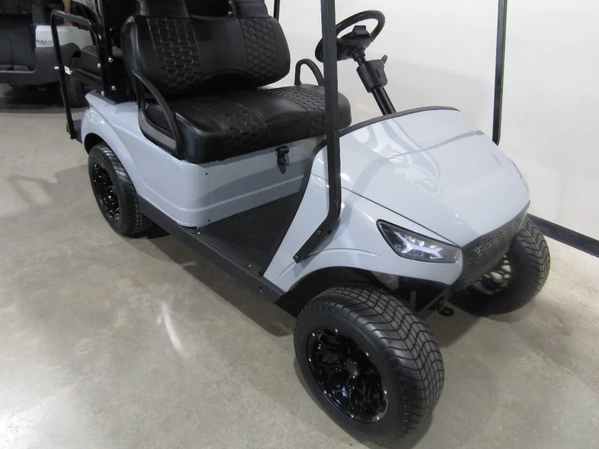 2020 E-Z-GO Storm Gas golf cart Custom 4-Seater thumb 2