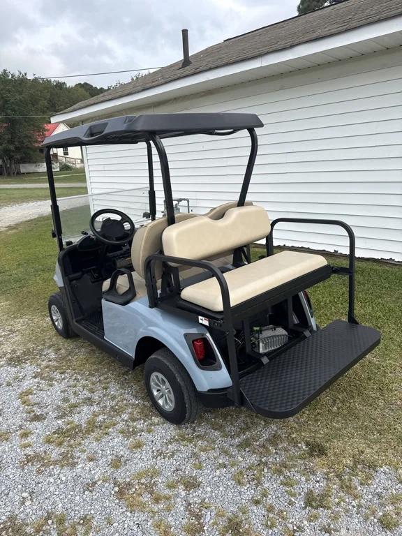 2022 E-Z-GO RXV thumb 3