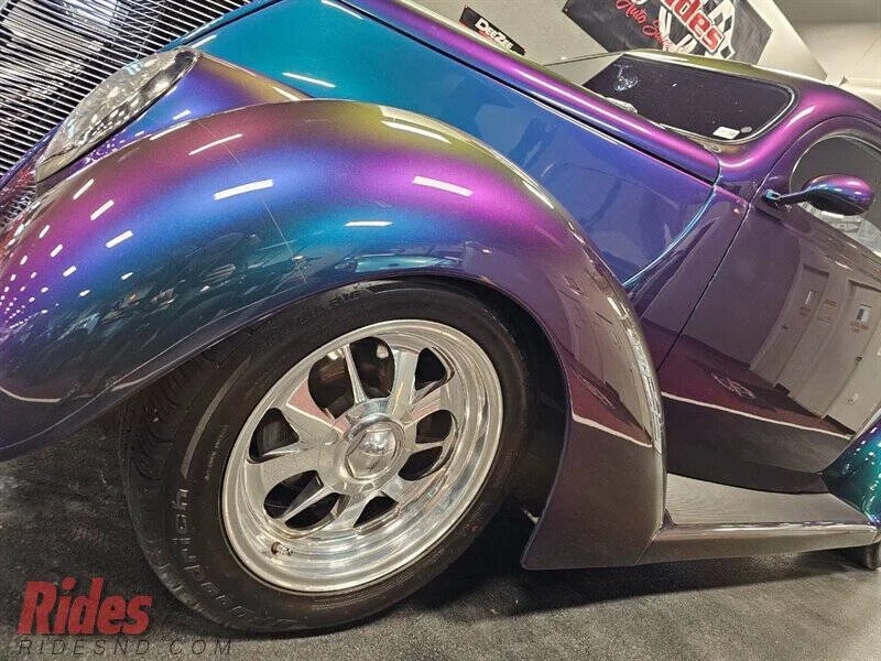 1937 Ford Coupe thumb 4