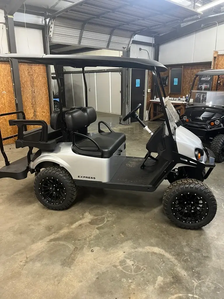 2025 E-Z-GO S4 GAS photo 1