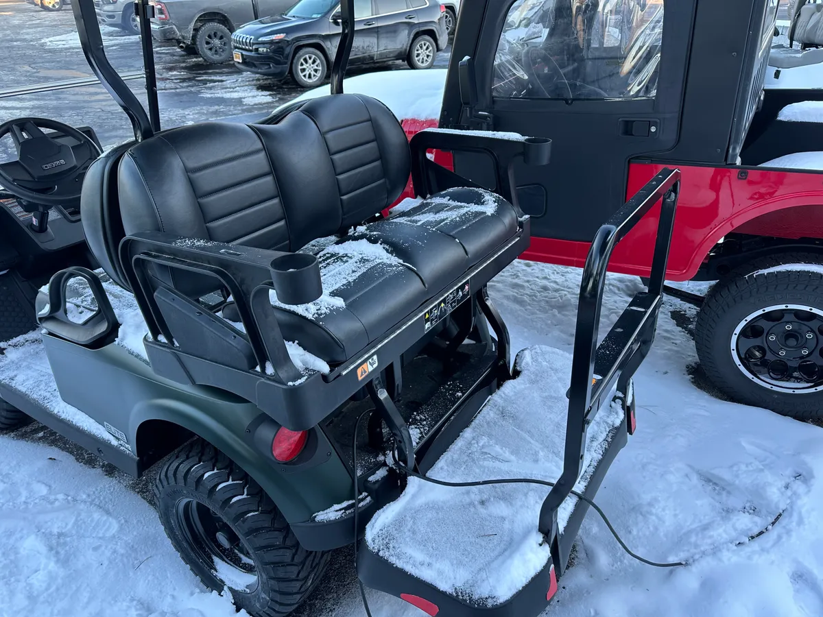 2026 E-Z-GO RXV ELiTE Lithium thumb 3