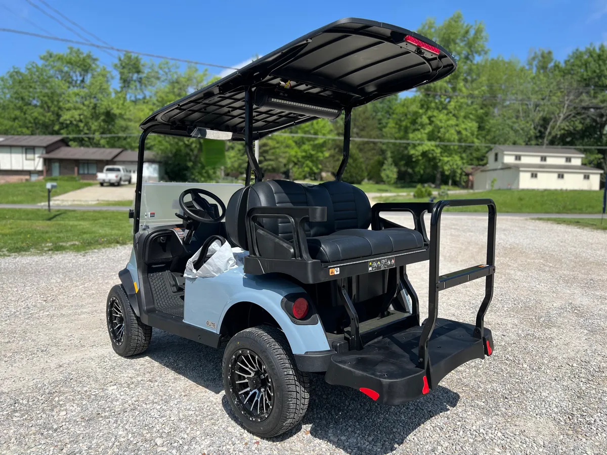 2026 E-Z-GO RXV ELiTE Lithium thumb 3