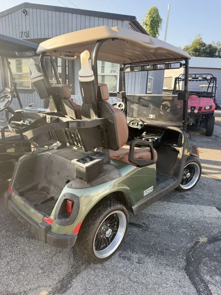 2015 E-Z-GO RXV thumb 4