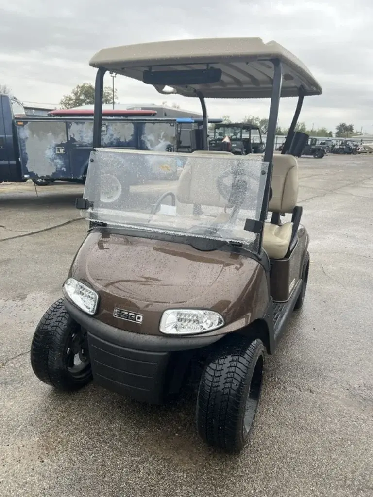 2017 E-Z-GO RXV photo 1