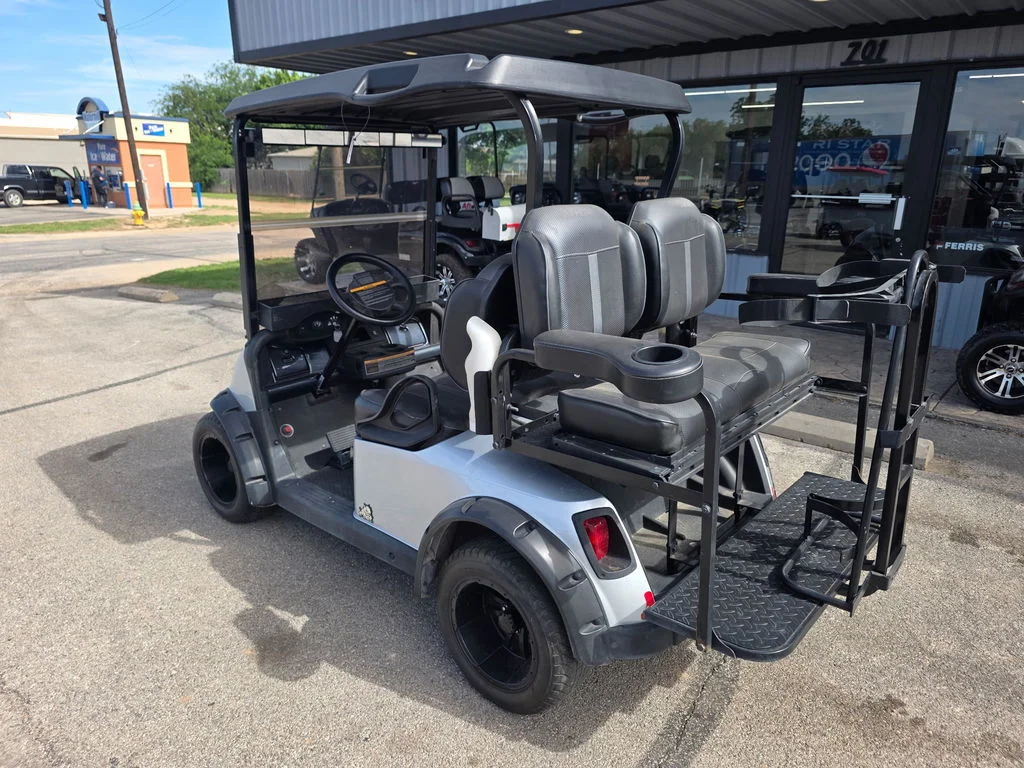 2018 E-Z-GO RXV thumb 3