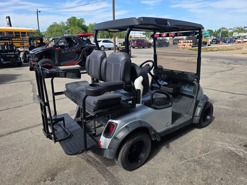 2018 E-Z-GO RXV thumb 4