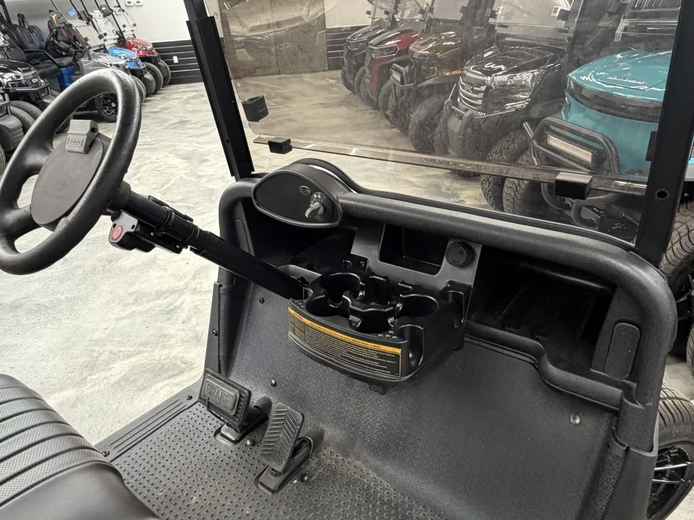 2020 E-Z-GO RXV thumb 3