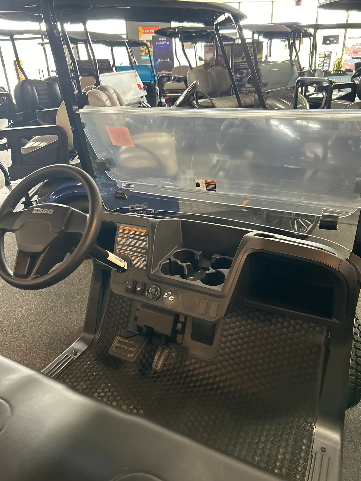 2027 E-Z-GO RXV 2 Valor S 13.5-hp Gas thumb 2