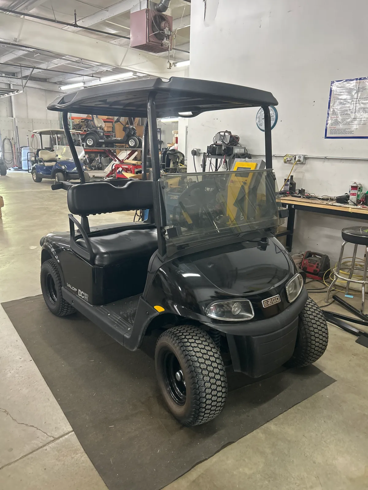 2023 E-Z-GO Valor thumb 4