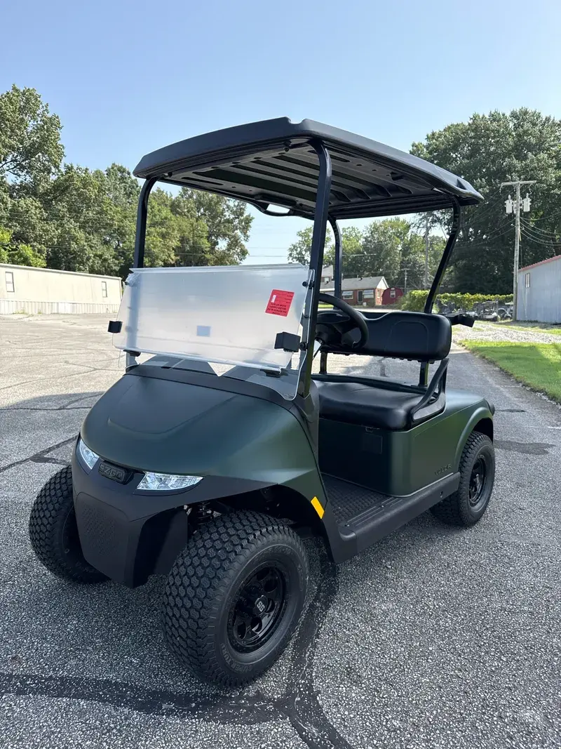 2027 E-Z-GO RXV 2 Valor S 13.5-hp Gas photo 1