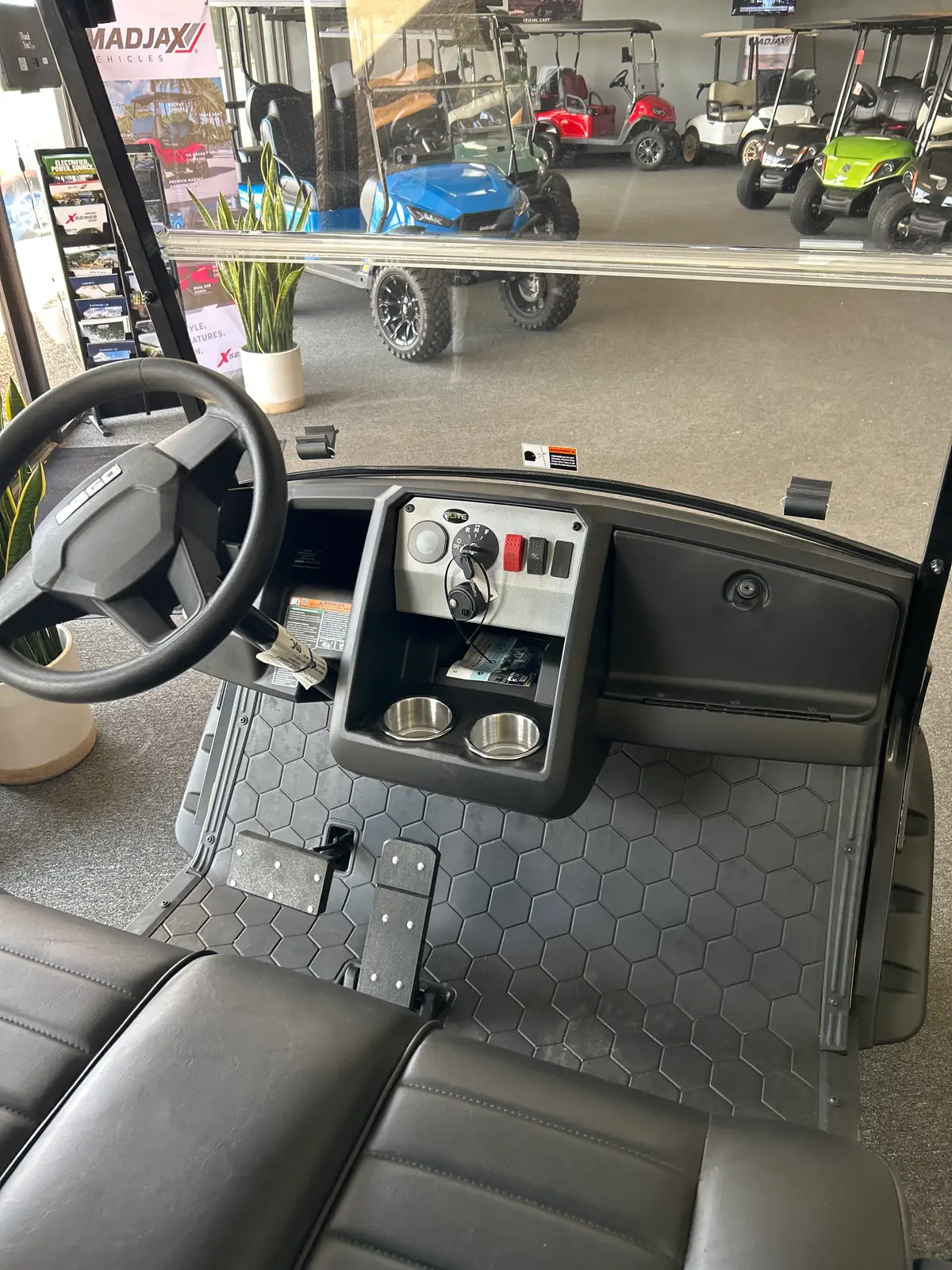 2026 E-Z-GO Liberty ELiTE Lithium thumb 2