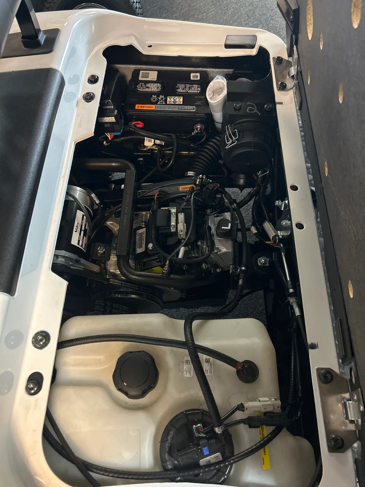 2027 E-Z-GO RXV 2 Valor S 13.5-hp Gas thumb 3