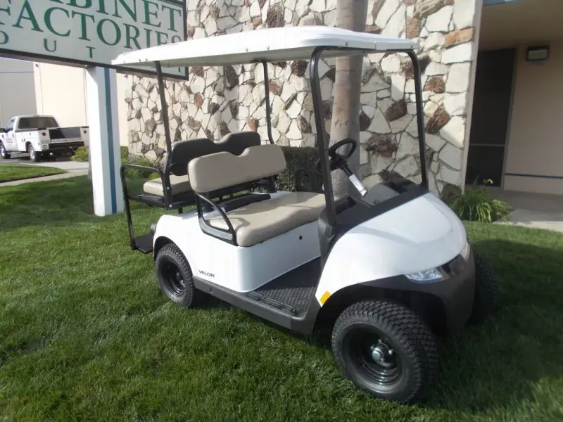2025 E-Z-GO Valor thumb 1