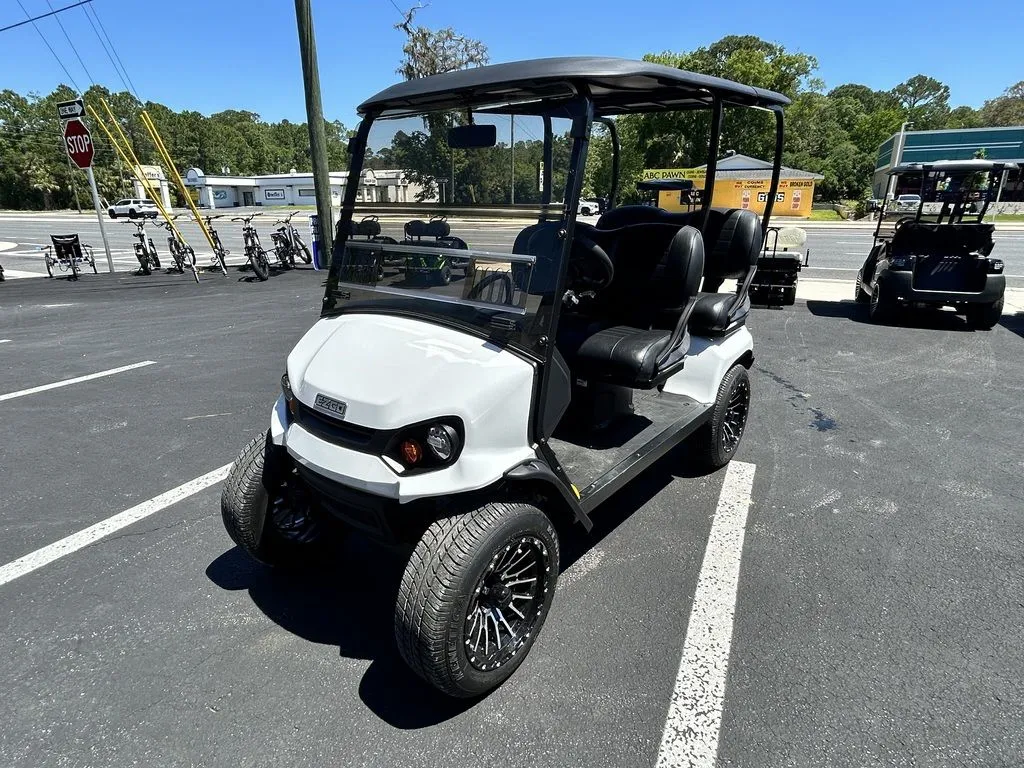 2022 E-Z-GO Liberty ELiTE Lithium thumb 4