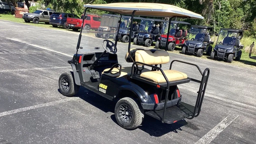 2017 E-Z-GO HAULER thumb 3