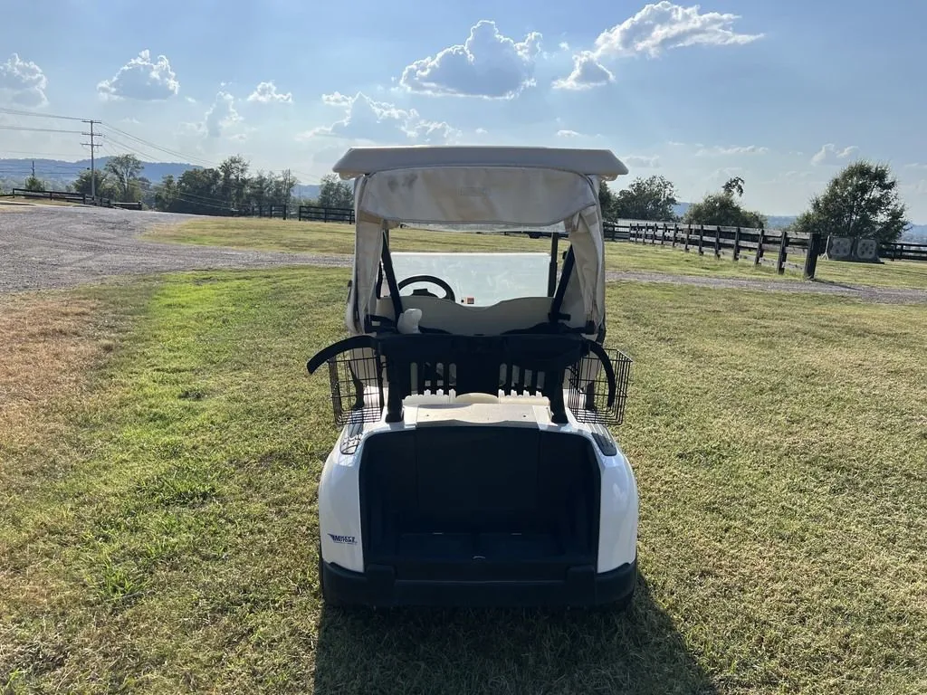 2022 E-Z-GO RXV thumb 4