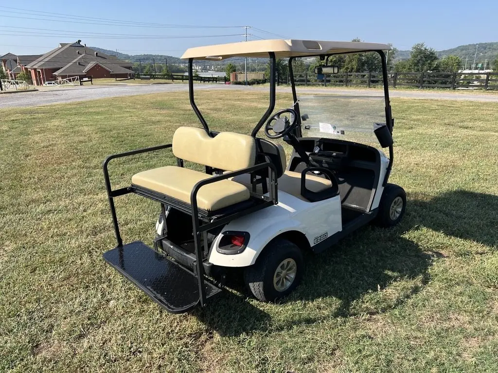 2018 E-Z-GO TXT thumb 4