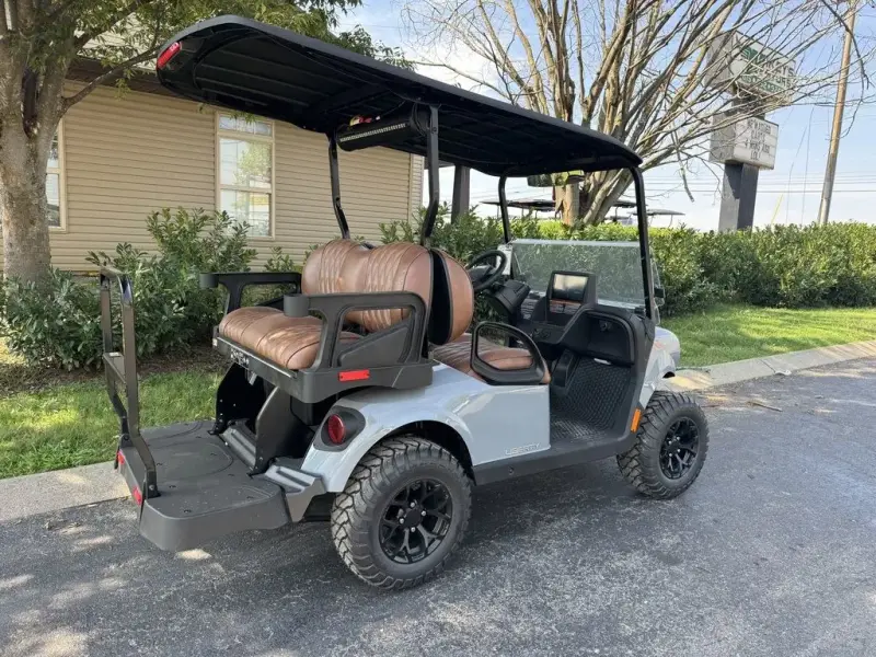 2027 E-Z-GO Liberty thumb 4