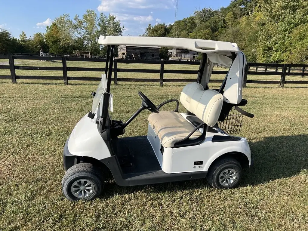 2022 E-Z-GO RXV thumb 2