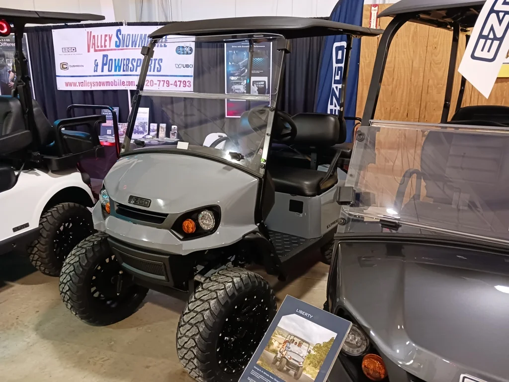 2026 E-Z-GO Express thumb 2