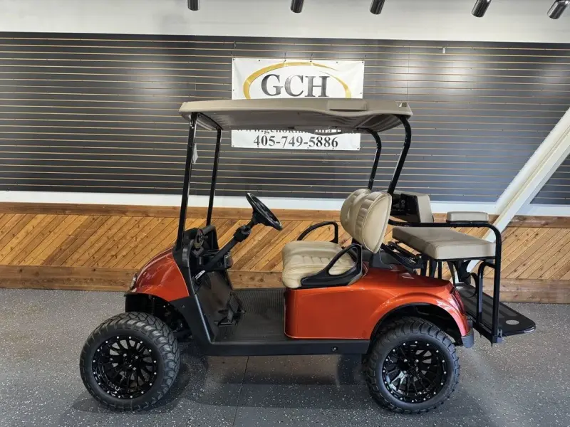 2017 E-Z-GO RXV thumb 1