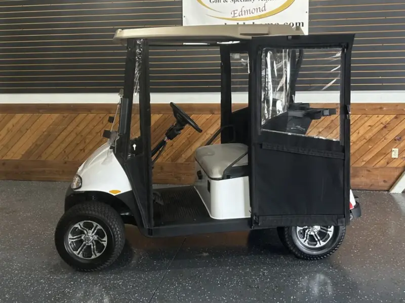 2023 E-Z-GO Valor thumb 1