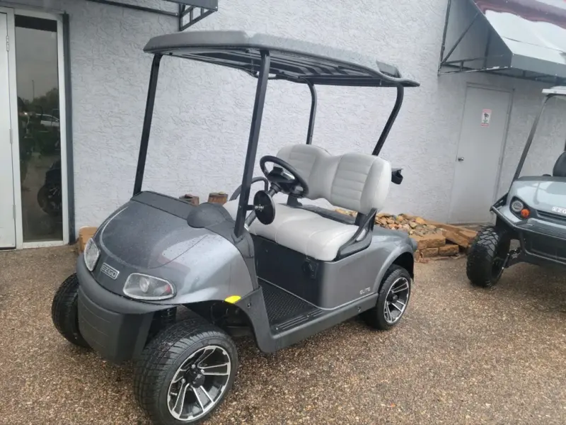 2023 E-Z-GO RXV thumb 1