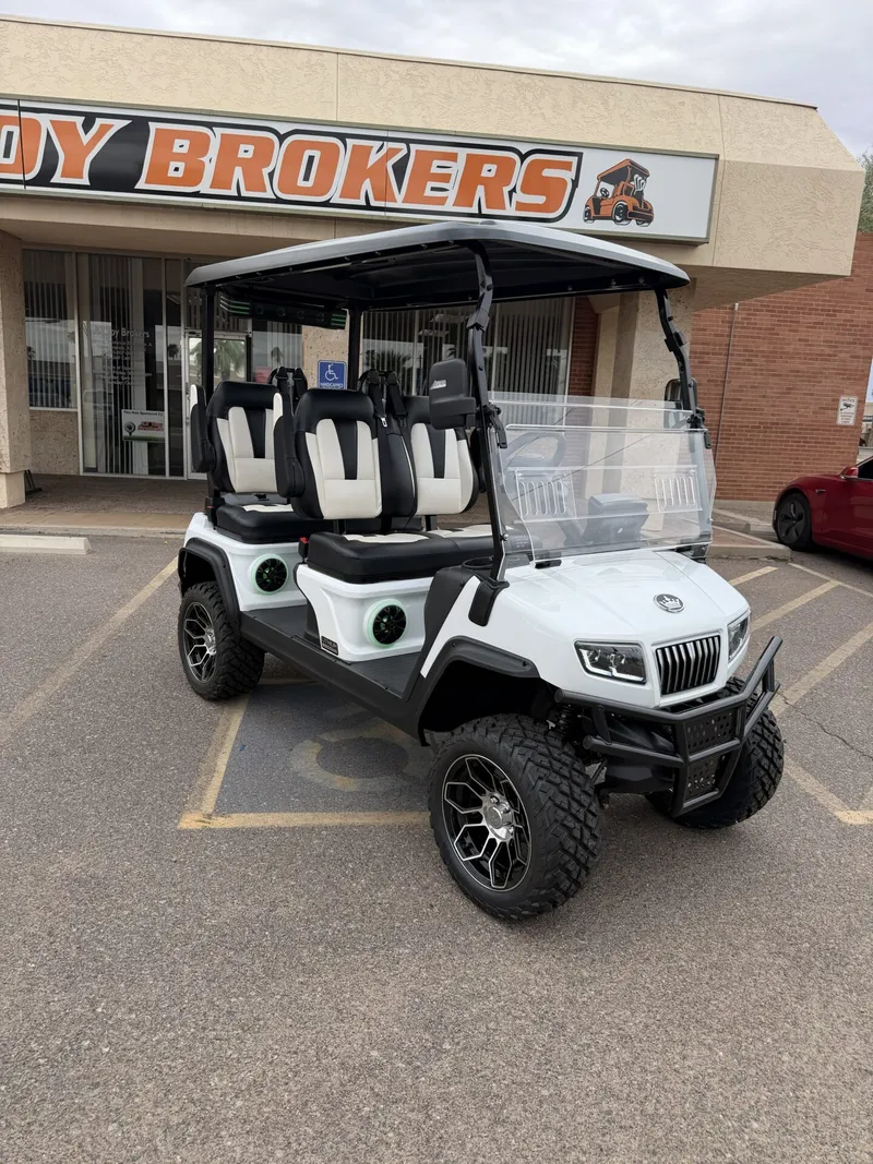 2027 Evolution D5 Maverick 4 Plus Apple Carplay, Automatic Parking Brake and more! thumb 3