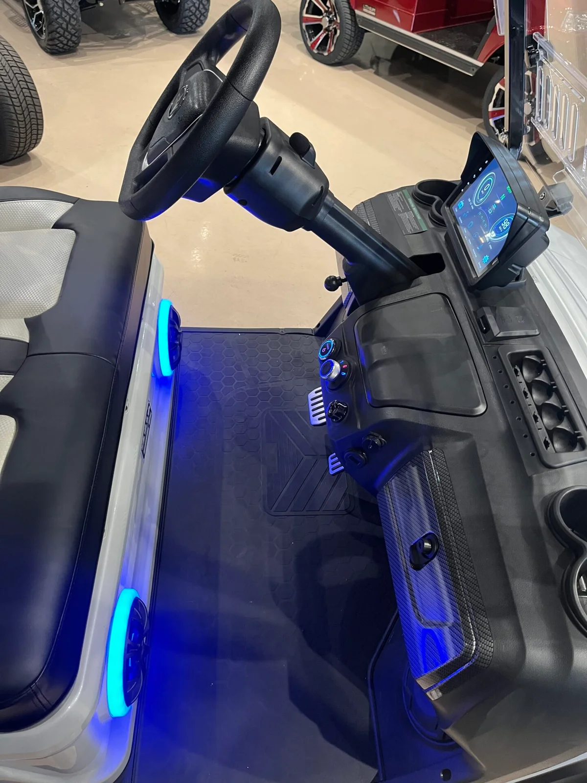 2027 Evolution D5 Ranger 4 PLUS WITH LITHIUM ION BATTERY, APPLE CARPLAY, ELECTRIC MOTOR BRAKE, AND MORE! thumb 3