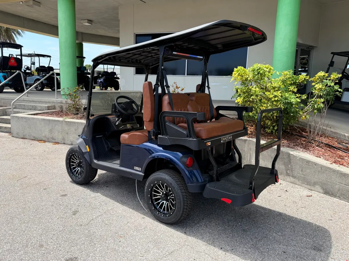 2026 E-Z-GO RXV ELiTE Lithium thumb 2