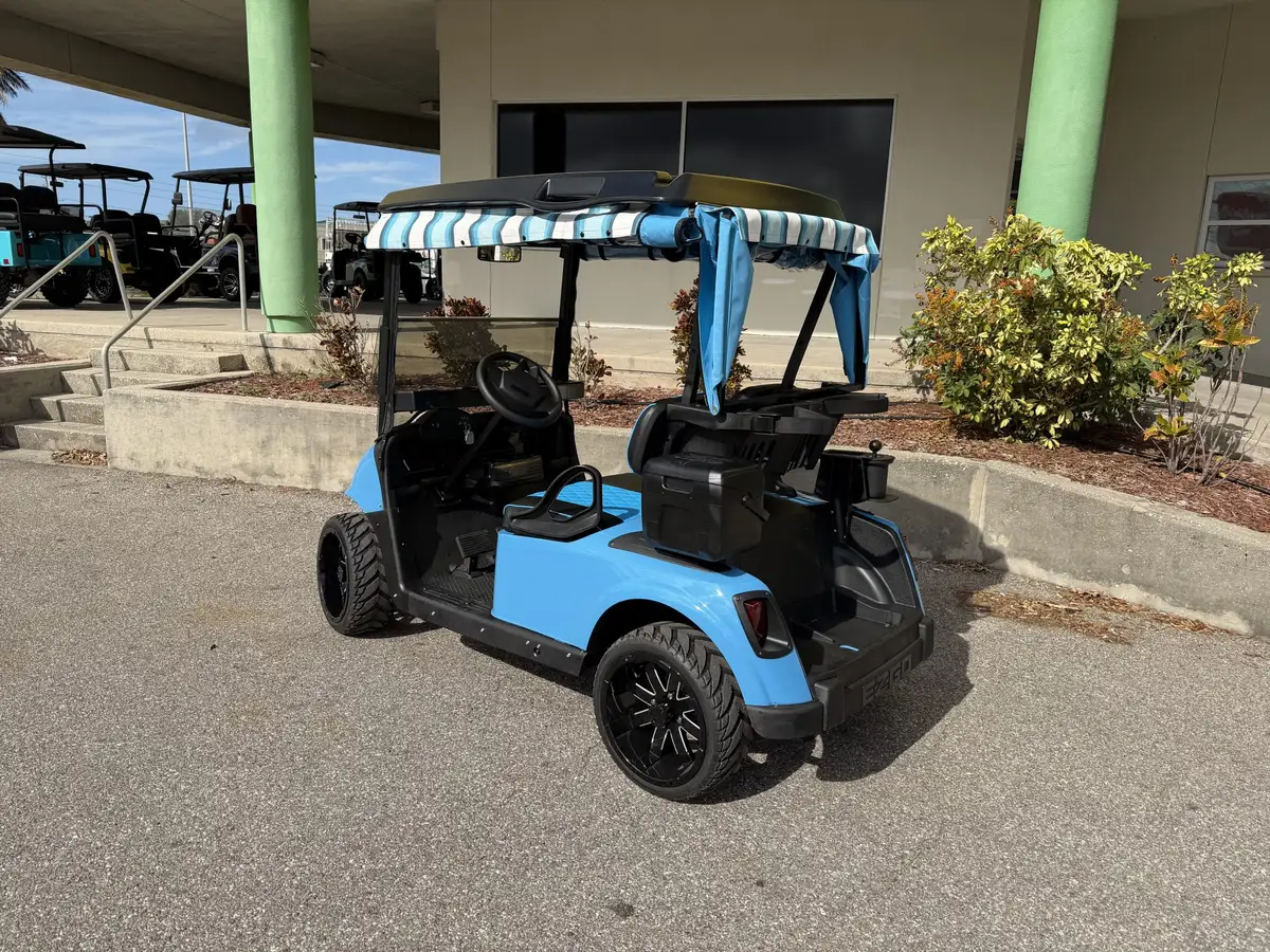 2020 E-Z-GO RXV ELiTE Lithium thumb 2