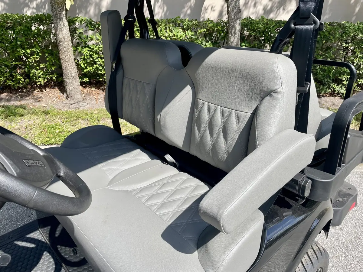 2026 E-Z-GO RXV ELiTE Lithium thumb 3