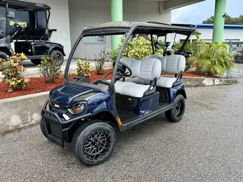 2027 E-Z-GO Liberty ELiTE Lithium photo 1