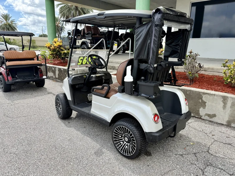 2023 Epic Carts E20 Custom Golfers Cart thumb 2