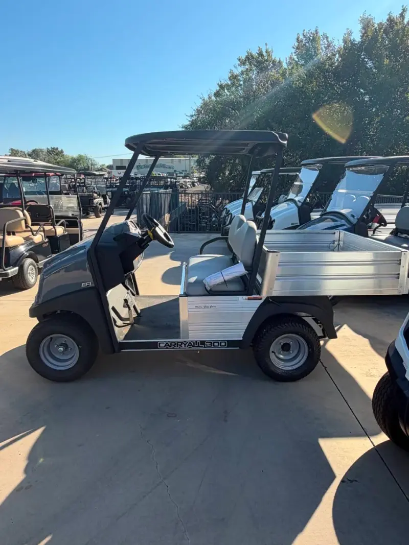 2027 Club Car Carryall 300 thumb 2