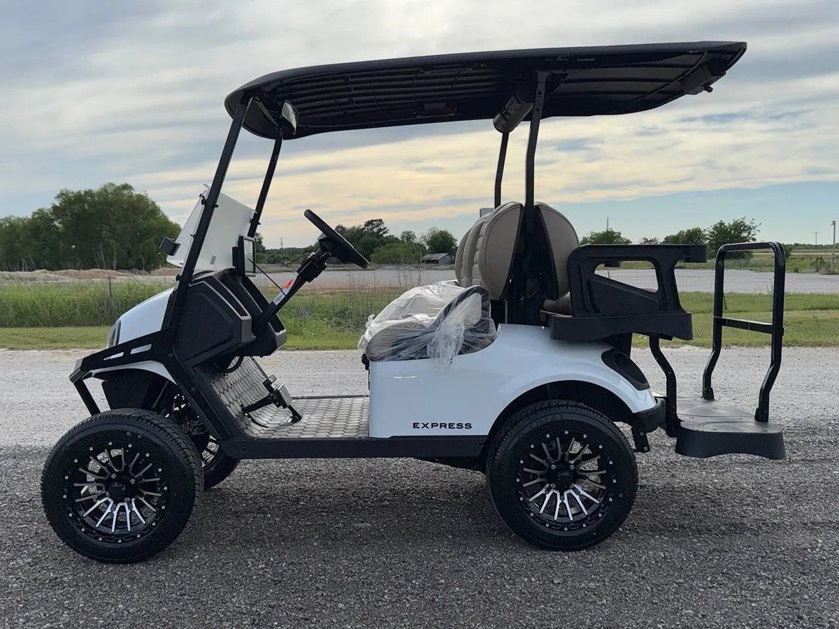 2026 E-Z-GO Express SUMMIT XT thumb 2