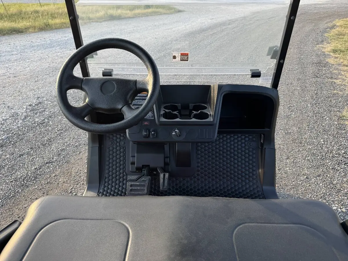2025 E-Z-GO Valor thumb 4