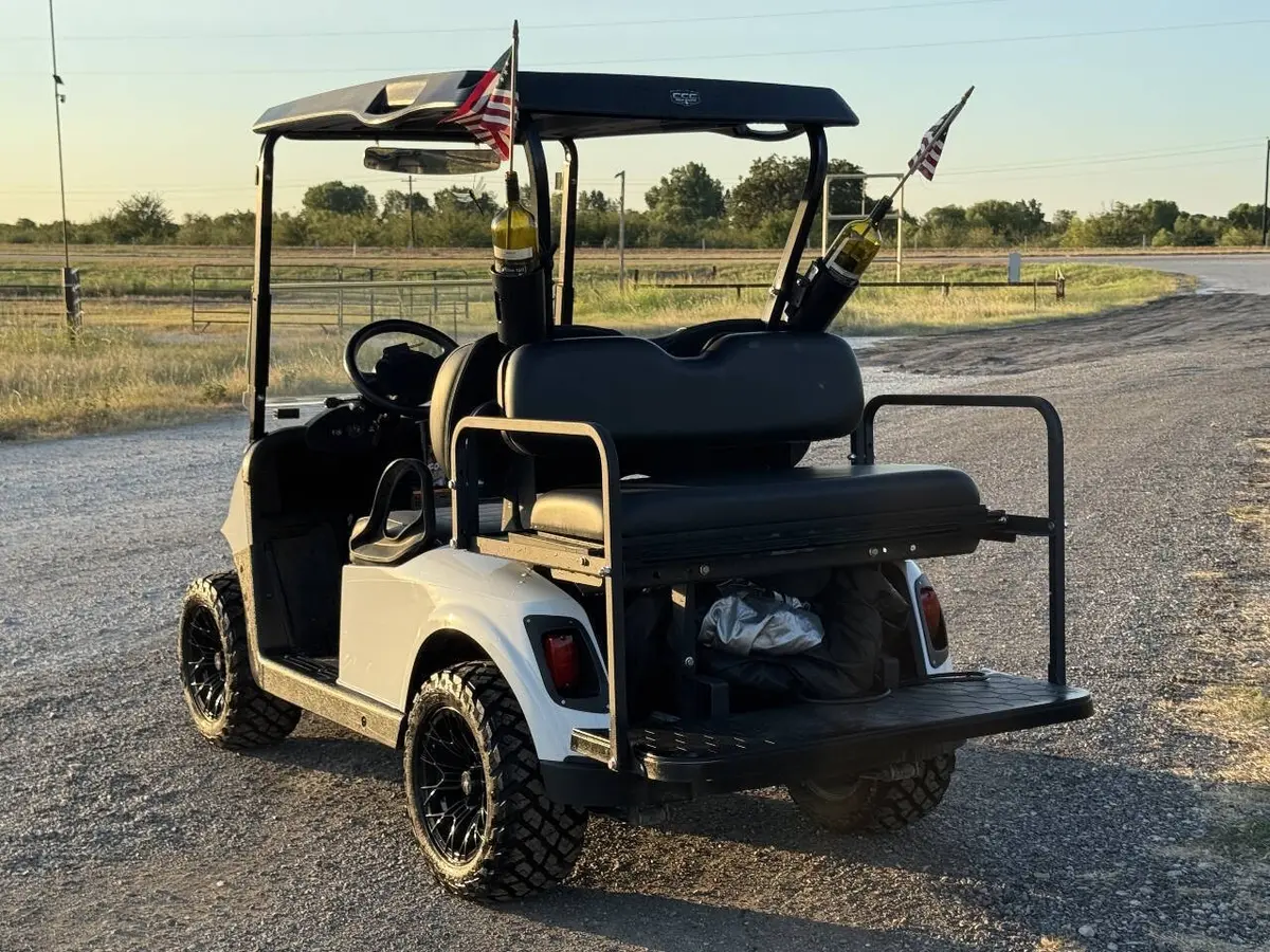 2023 E-Z-GO RXV ELiTE Lithium thumb 2